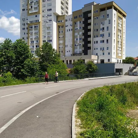 Lägenhet Apartman Stupine Metropola *