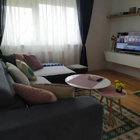 Lägenhet Apartman Stupine Metropola *
