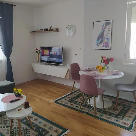 Lägenhet Apartman Stupine Metropola *